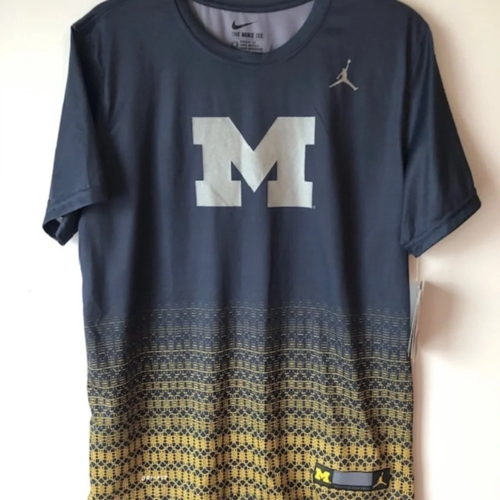 Nike T-shirt size M new